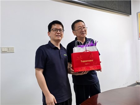 致敬韶華，感恩同行 